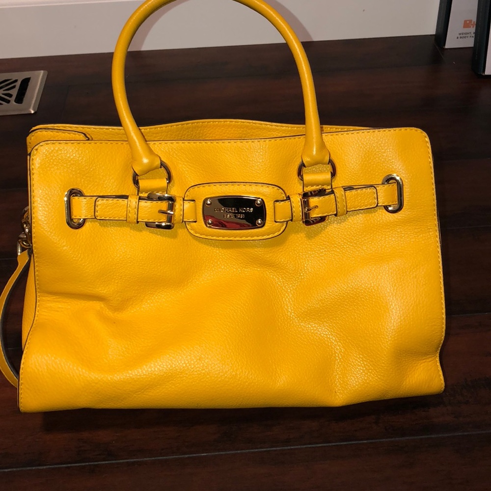 Micheal Kors purse